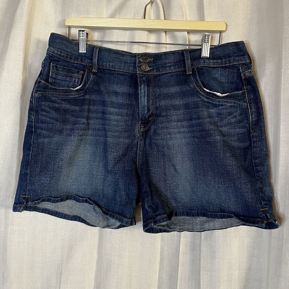 LEVIS DENIM‎ SHORTS DOUBLE BUTTON WOMENS 16x4.5 MADE IN EGYPT W36